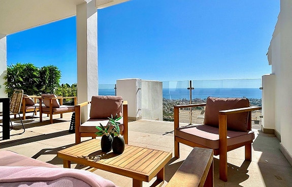 Moderne dupleks-penthouse med havutsikt og privat jacuzzi - 3 soverom, 2 bad, jacuzzi, basseng og treningsfasiliteter