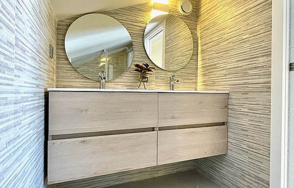 Moderne dupleks-penthouse med havutsikt og privat jacuzzi - 3 soverom, 2 bad, jacuzzi, basseng og treningsfasiliteter