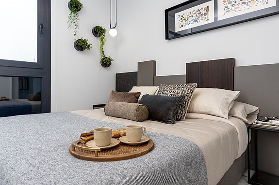 Penthouse-leilighet | Møbler inkludert | Takterrasse på 67 m2 | Parkering og bod