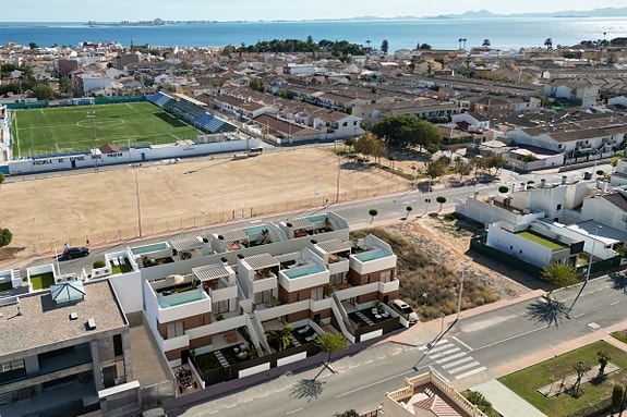 Eksklusivt boutique-prosjekt! Ny moderne bolig med hage og eget basseng - Parkering på tomt