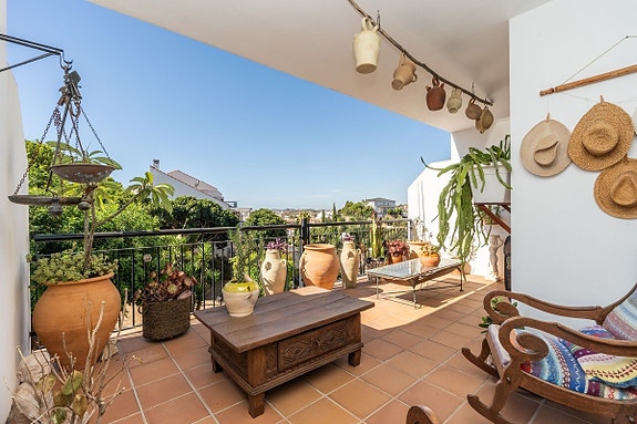 Nydelig bolig med 4 soverom og 3 bad | Heis og egen garasje | Havutsikt