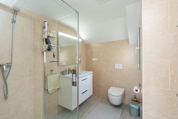 Nydelig bolig med 4 soverom og 3 bad | Heis og egen garasje | Havutsikt