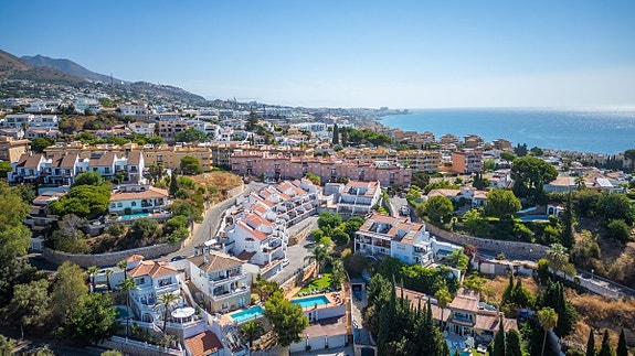 Nydelig bolig med 4 soverom og 3 bad | Heis og egen garasje | Havutsikt