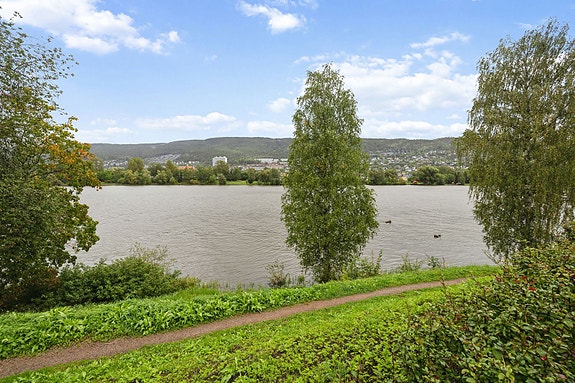 Kort vei til Drammenselva med flotte turmuligheter.