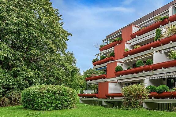 Nr. 11 ligger på enden mot friområde, med vinduer på 3 sider. En flott mulighet på Skøyen terrasse i trafikkstille og grønne omgivelser.