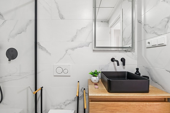 NYHET! Eksklusiv toppleilighet med privat takterrasse på 72 m - Kun 750 m fra stranden - 3 soverom og 2 bad