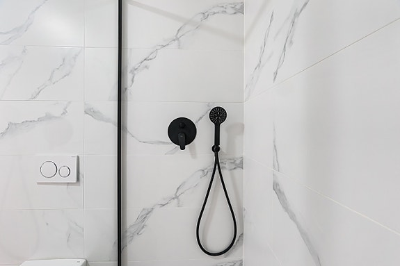 NYHET! Eksklusiv toppleilighet med privat takterrasse på 72 m - Kun 750 m fra stranden - 3 soverom og 2 bad