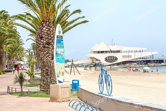 NYHET! Moderne leilighet med 3 soverom og 2 bad | Kun 750 m fra stranden | Med turistlisens