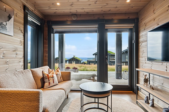 Eiendomsmegler Marit Nystuen presenterer denne eiendommen. Foto: EFKT v/Tor Solberg