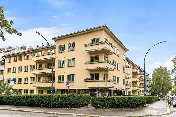 Leiligheten har en etterspurt beliggenhet ved Vestkanttorget, perfekt plassert mellom Majorstuen og Frogner.