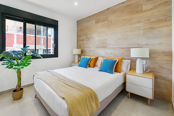 NYHET! Nydelig toppleilighet med privat takterrasse på 72 m - Kun 750 m fra stranden - 3 soverom og 2 bad