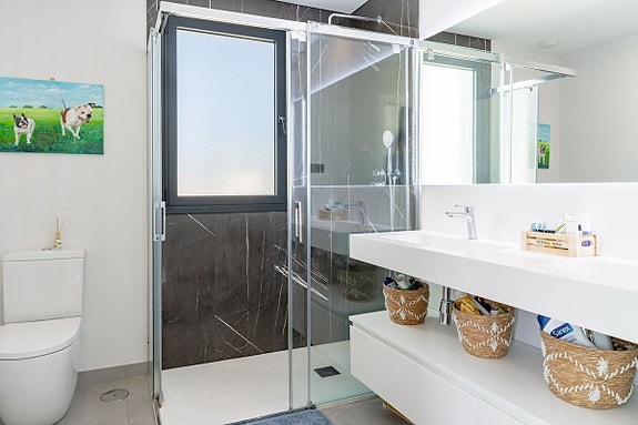 Duplex penthouse - Takterrasse med jacuzzi og sjøutsikt - 3 soverom og 2 bad |