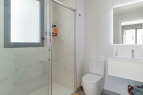 Duplex penthouse - Takterrasse med jacuzzi og sjøutsikt - 3 soverom og 2 bad |