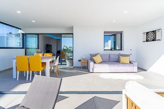 Duplex penthouse - Takterrasse med jacuzzi og sjøutsikt - 3 soverom og 2 bad |