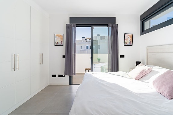 Duplex penthouse - Takterrasse med jacuzzi og sjøutsikt - 3 soverom og 2 bad |