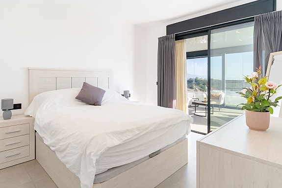 Duplex penthouse - Takterrasse med jacuzzi og sjøutsikt - 3 soverom og 2 bad |