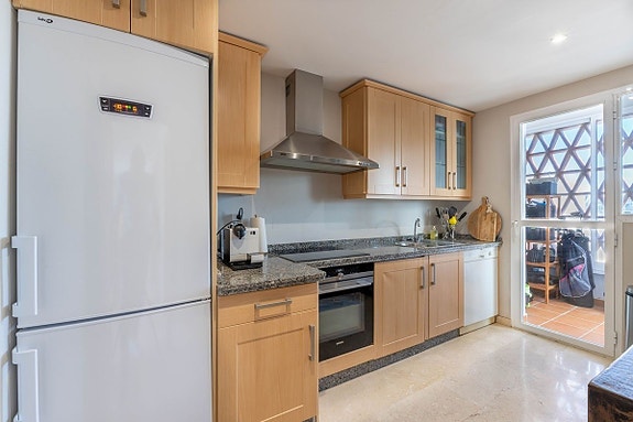 Eksklusiv toppleilighet over to plan med 4 soverom, takterrasse og panoramautsikt - New Golden Mile