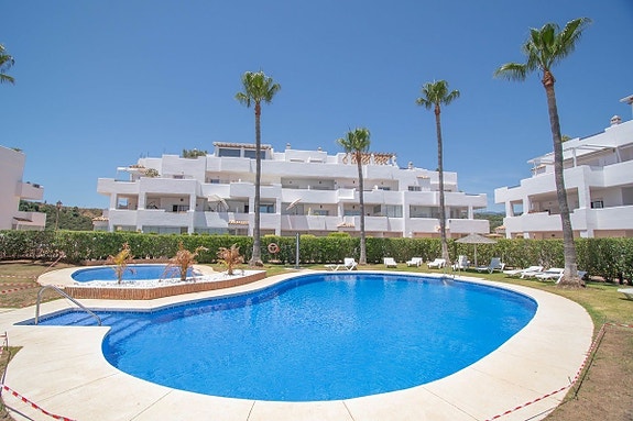 Eksklusiv toppleilighet over to plan med 4 soverom, takterrasse og panoramautsikt - New Golden Mile