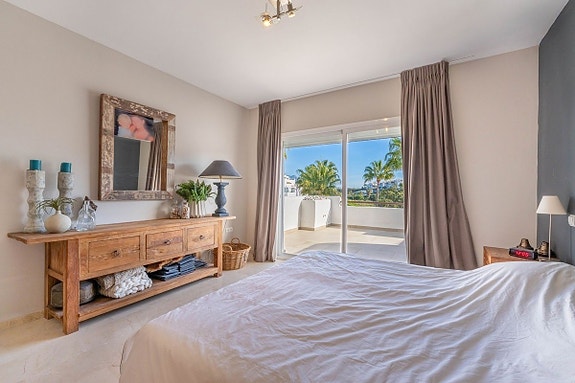 Eksklusiv toppleilighet over to plan med 4 soverom, takterrasse og panoramautsikt - New Golden Mile