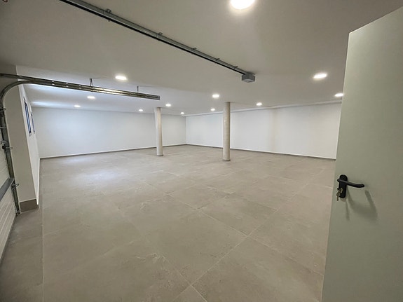 Stor romslig villa, klar for innflytting | 3 soverom og 4 bad | Uteplass, basseng og kjeller/garasje