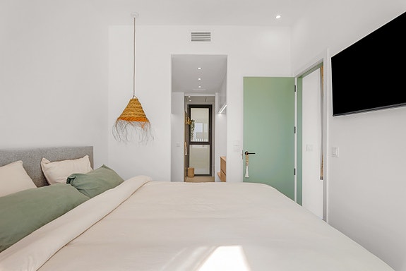 Nyhet | Moderne bolig med fantastisk uteområde | 3 soverom  | Privat basseng | Parkering