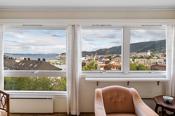 Velkommen til Frydenbølien 27! Stor 3-roms leilighet med nydelig utsikt.