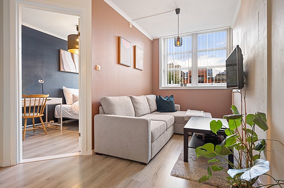 EiendomsMegler 1 ved Peder Bjørnstad har gleden av å presentere en lys og fin 2-roms leilighet i Innherredsveien 61 D