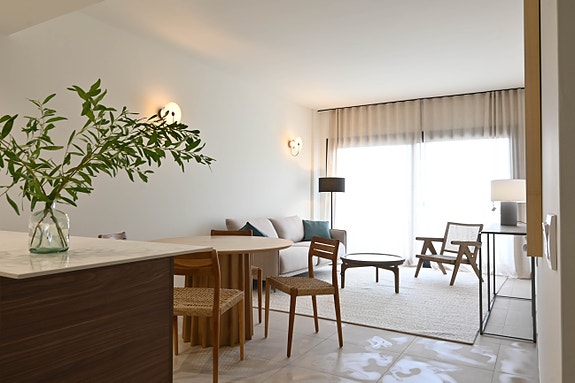 Kun 250 m fra havet | Nydelig penthouse-leilighet | Stor takterrasse 72m2 | Flott fellesområde med flere basseng