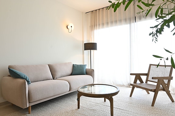 Kun 250 m fra havet | Nydelig penthouse-leilighet | Stor takterrasse 72m2 | Flott fellesområde med flere basseng