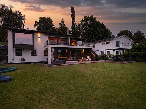 VELKOMMEN TIL ELVEGATA 15B!