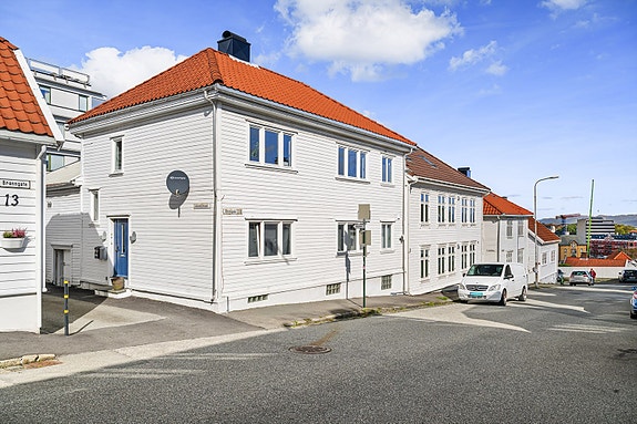 Nordvik Bolig v/ Carl Åge Herrem har gleden av å presentere Brønngata 11! Hele 2.etasje og loft !!