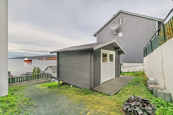 Leiligheten disponerer 1/4 av utebod.