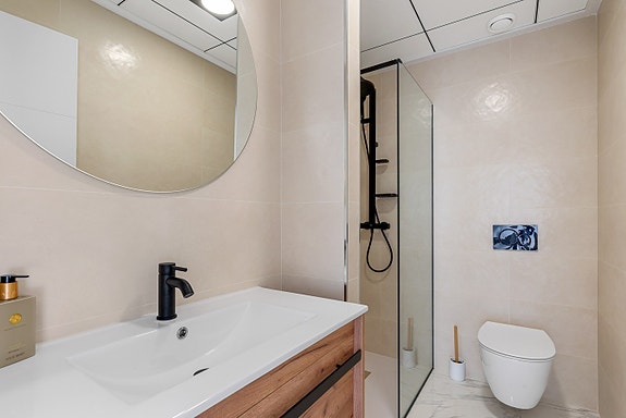 Fantastisk prosjekt! Råflott leilighet med 2 soverom og 2 bad | Stor terrasse | Nydelige fellesområder