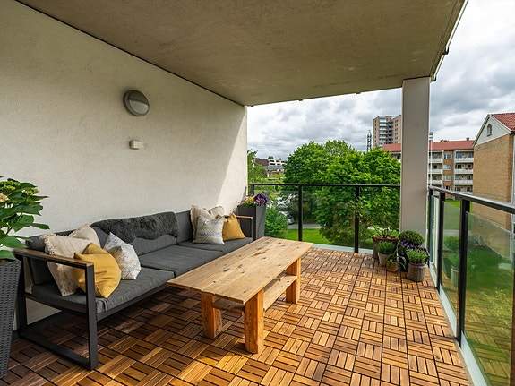 Vi har gleden av å ønske velkommen til denne flotte leiligheten i Arnljot Gellines vei 5B!