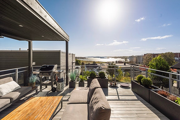 Velkommen til en familievennlig bolig med flott beliggenhet og nydelig sjøutsikt