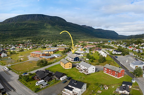 Fra leiligheten er det kort vei til skole, barnehage og dagligvarebutikk