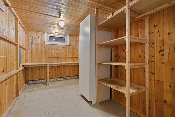 Bod med gode oppbevaringsmuligheter av diverse utstyr