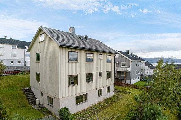 Innholdsrik bolig med mye potensial og gode muligheter for å skape et hjem tilpasset dine behov og ønsker