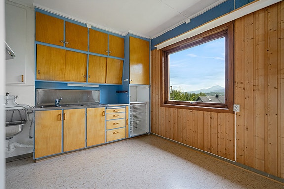 Kjøkken med utsyn og naturlig lys