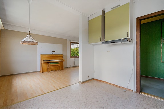 Åpen løsning mellom stue og kjøkken