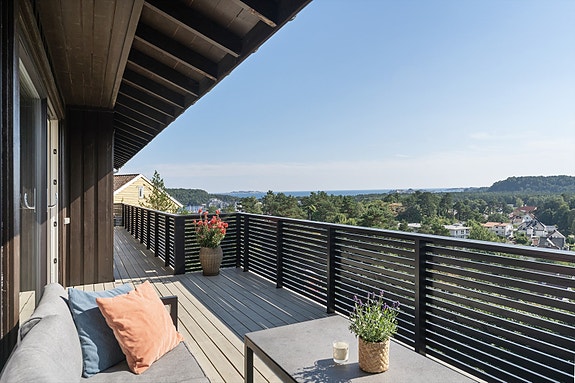 Enebolig med utsikt til Ryvingen, Hattholmen og innseilingen!