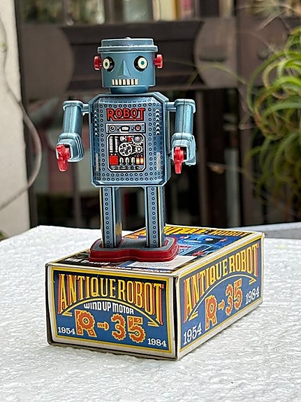 その他 MASUDAYA ANTIQUE ROBOT 1984 1984 Antique Robot R-35 by Masudaya - The Old Robots Web Site