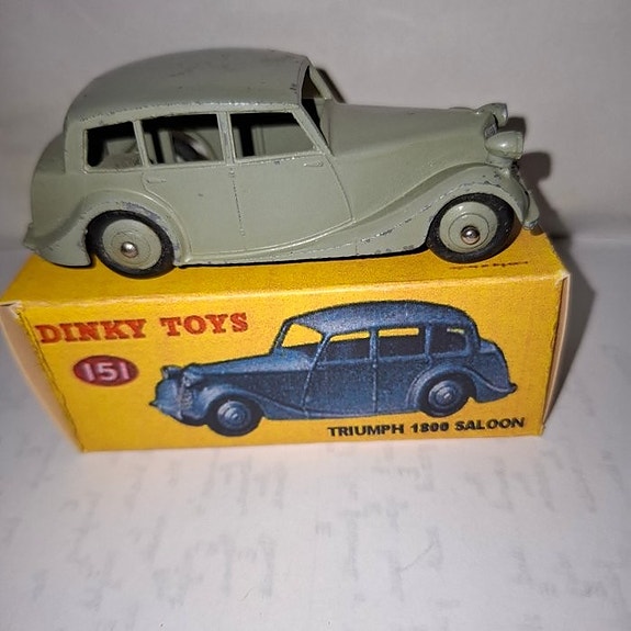 Dinky Toys 1:43 - Modellbil - Triumph 1800 Saloon - Boks