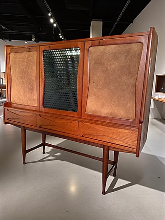 Eksklusivt retro barskap i teak laget av Gustav Bahus i 1959 !