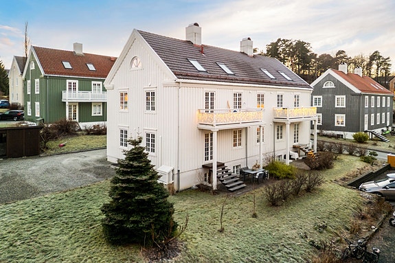 Proaktiv Eiendomsmegling v/Mads Kirkeslett har gleden av å ønske velkommen til Sjøvegen 23.