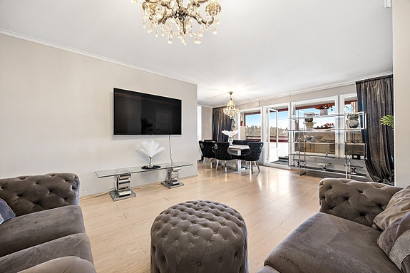 Velkommen til Snøklokkeveien 3! Presenteres av Arsalan Syed v/ EiendomsMegler 1. Foto: Bjørnar Døhlen