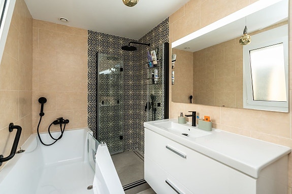 Havutsikt | Rekkehus med 4 soverom og 3 bad | Heis og egen garasje