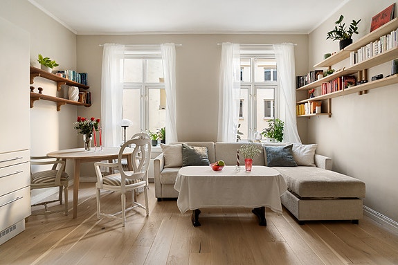 Peter Hørte Lunde v/ PrivatMegleren Aksept ønsker deg velkommen til en attraktiv bygårdsleilighet i Møllergata 38!