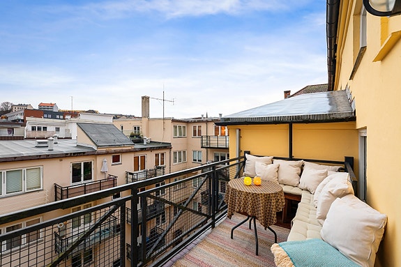 Tor Martin Tinderholt v/Privatmegleren Aksept har gleden av å ønske velkommen til Jens Bjelkes gate 78 A!