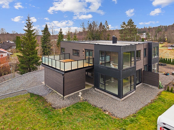 Benjamin Schrøder ved Privatmegleren ønsker velkommen til Mørkveien 22B!